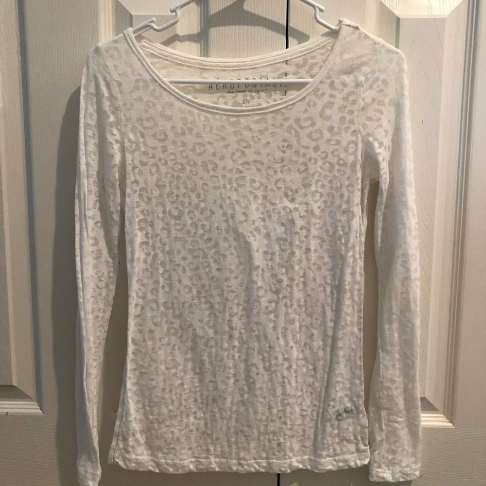 Super cute white long sleeve